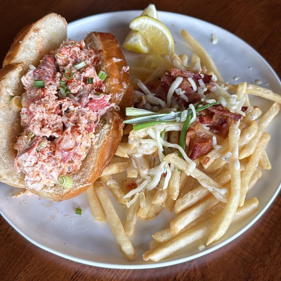 Delicious Lobster Roll Experience